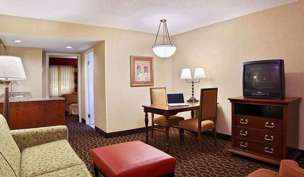Embassy By Hilton Atlanta Airport College Park