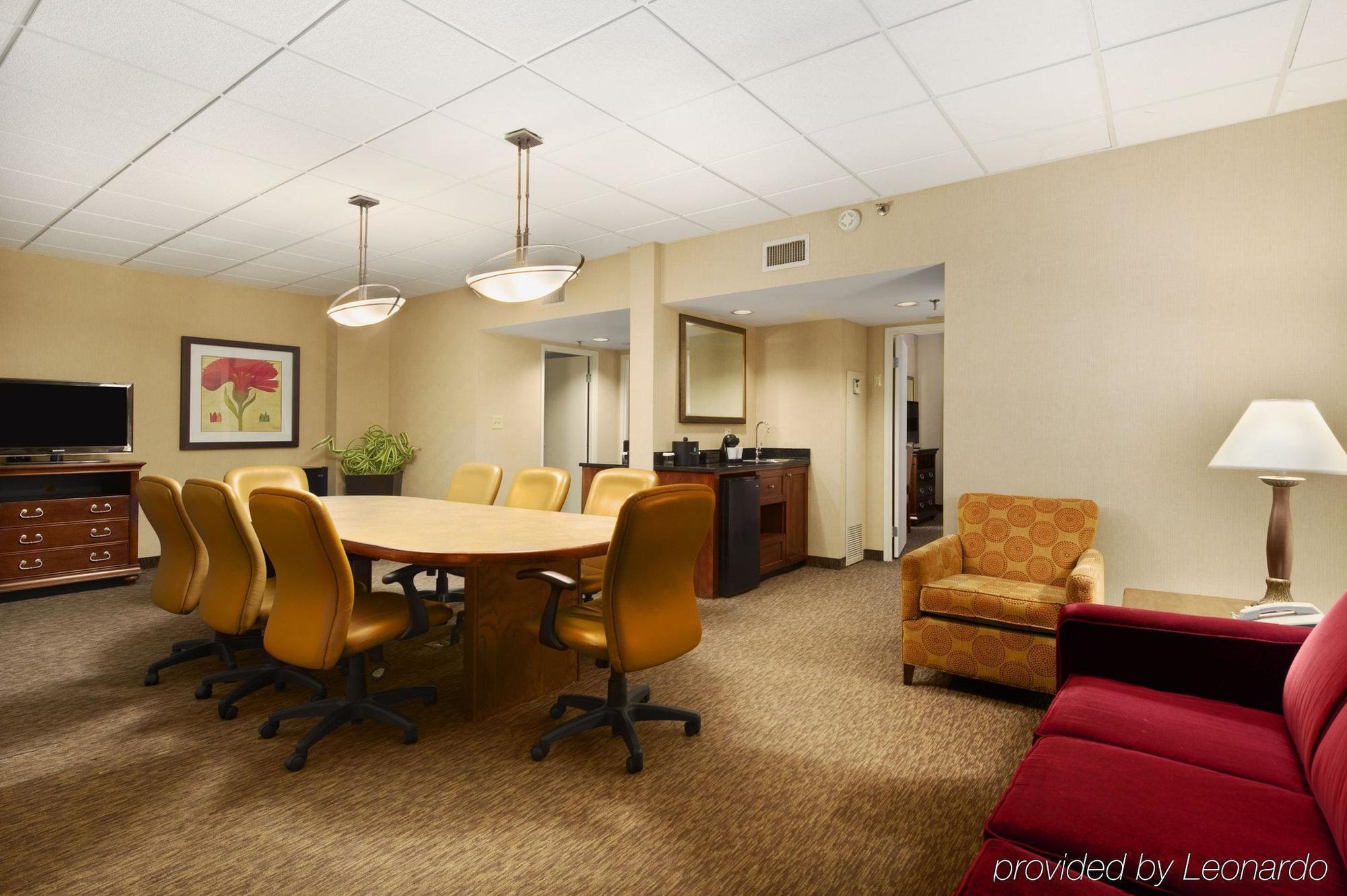 Hotel Embassy By Hilton Atlanta Airport 3*