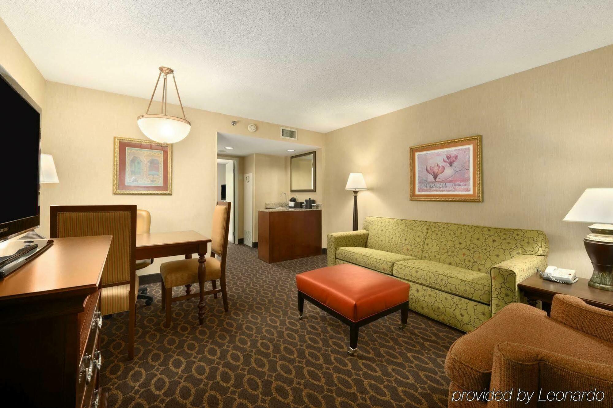Hotel Embassy By Hilton Atlanta Airport 3*