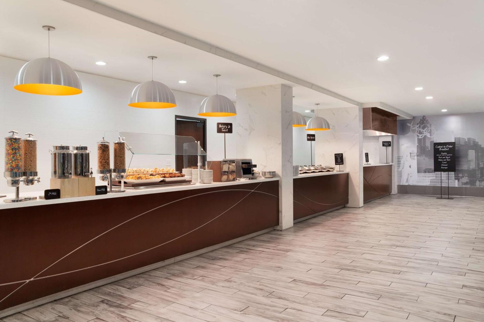 Hotel Embassy By Hilton Atlanta Airport College Park