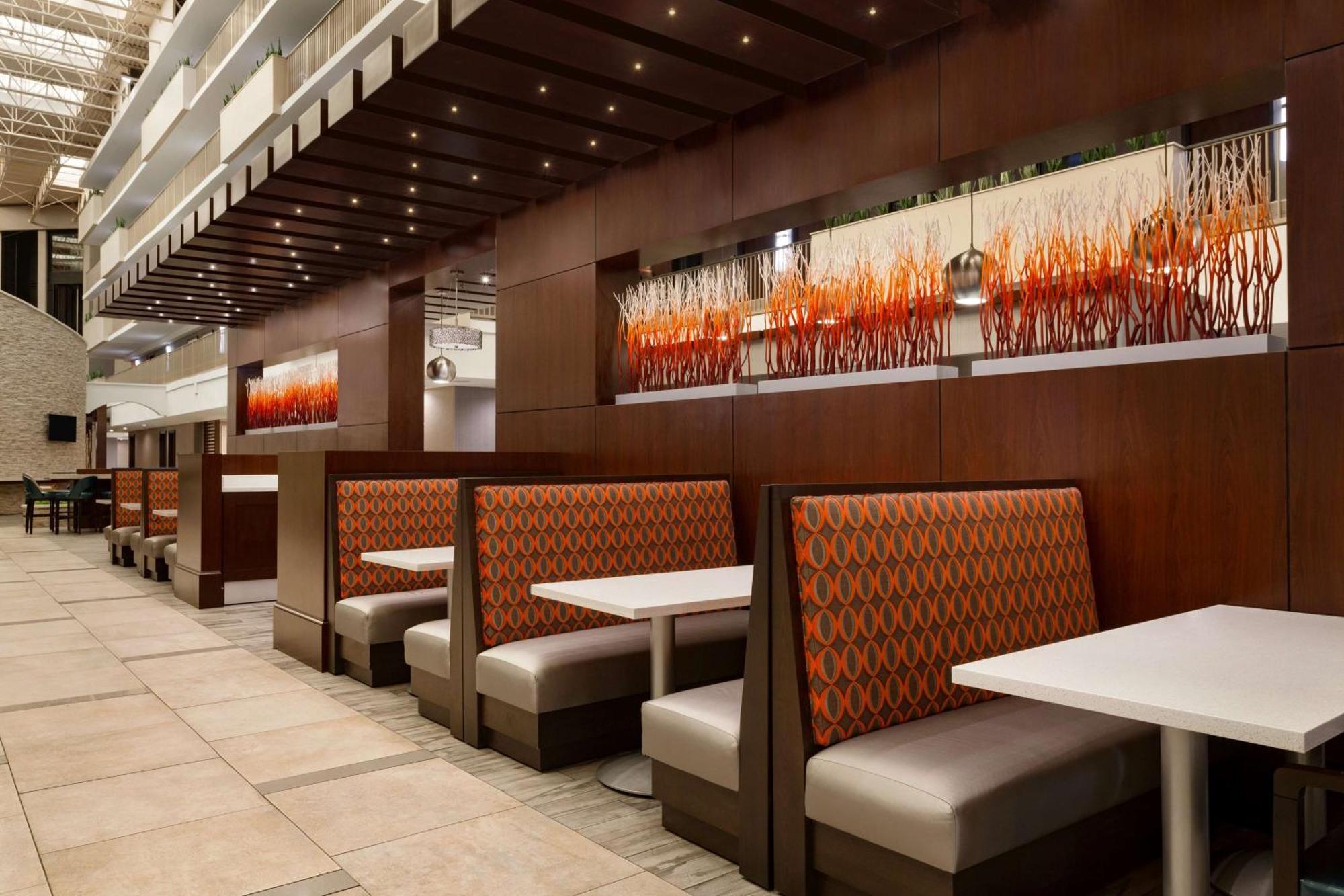 Hotel Embassy By Hilton Atlanta Airport 3*