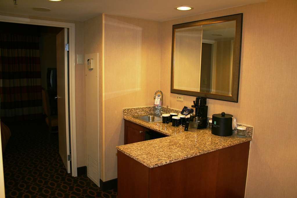 Embassy By Hilton Atlanta Airport Hotel 3*
