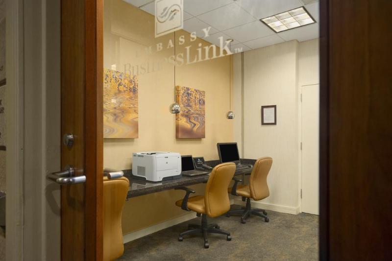 Embassy By Hilton Atlanta Airport 3*