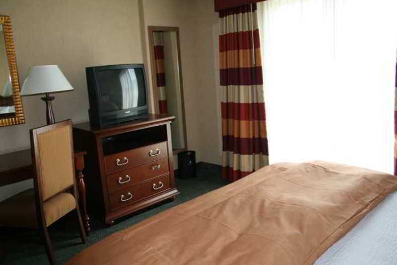 Embassy By Hilton Atlanta Airport Hotel 3*